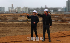 [포토]용산국제업무지구가 들어설 용산정비창 부지 둘러보는 오세훈 시장