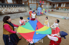 [포토]신나는 단체 제기차기