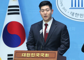 與김재섭 