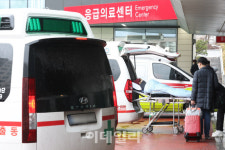 [포토]타 병원으로 이송되는 중증환자들
