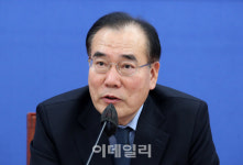 [포토]발언하는 이개호 더불어민주당 정책위의장