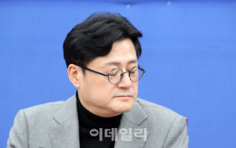 [포토]생각에 잠긴 홍익표 원내대표