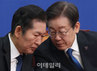 [포토]이재명-정청래, '머리맞대고 대화'