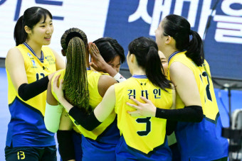 우리카드-현대건설, V리그 정규시즌 남녀 1위 확정 눈앞