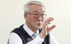 의평원장 “의료대란 가시화…정부, 숫자 고집 말고 대화해야”