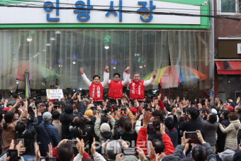 [포토]한동훈 국민의힘 비대위원장, 인왕시장 방문