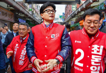 [포토]관양시장 방문한 한동훈 국민의힘 총괄선대위원장