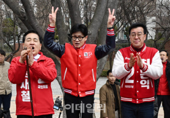 [포토]한동훈 위원장, 안양에서 2번 지지 호소
