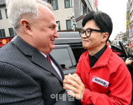 [포토]인사 나누는 한동훈 위원장-인요한 위원장
