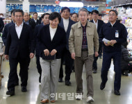 [포토] 하나로마트 점검하는 농식품부 장관과 농협중앙회장