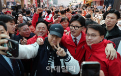 [포토]한동훈 비대위원장, 인하 문화의 거리에서 미추홀구 후보들 지지유세