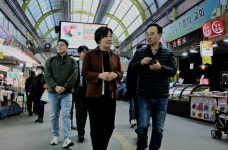 마트·전통시장 찾은 농식품부 장관…체감물가 완화 동참 당부