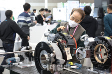 [포토]기계 장인들의 손길