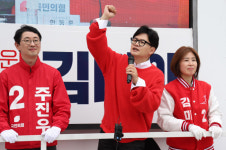 PK 찾은 한동훈 女유권자에 호소…“민주당 정체성은 여성혐오”(종합)