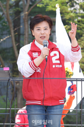 [포토]지지 호소하는 윤희숙 중구성동구갑 후보