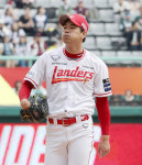 SSG 에이스 김광현, 161번째 승리...통산 승수 공동 3위 도약