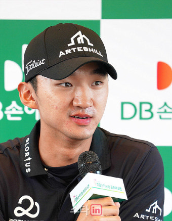 [포토] 윤상필 '오늘 하루 버디만 10개 잡고 단독 선두'