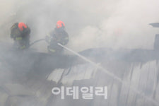 광주 평동산단 제조업체 화재…큰 불길은 잡혀