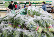 [포토]언제까지 오르나…한국 식품 물가 상승률, OECD 국가 중 3위