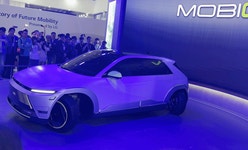 관람객 홀리는 전기차 미래기술 다 모였다…EVS37 가보니[르포]