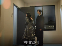 좀 더 편해진 눈물의 여왕의 용두리 패션은 어디꺼?[누구템]