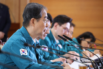 한총리 “의대 교수, 환자생명 끝까지 지켜줄 것이라 믿어”