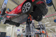 [포토]오토플러스, 세계 최초 EV-PHEV 정비 부문 2년 연속 글로벌 기관 인증 받아
