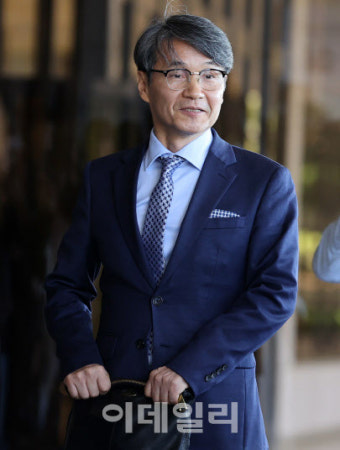'명품백' 건넨 최재영 檢 출석…