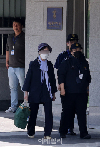 [포토]출소하는 윤석열 대통령 장모 최은순씨