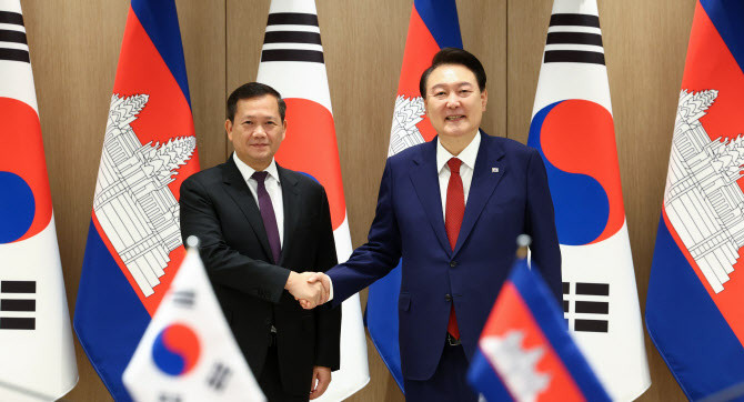 한국과 말레이시아, 전략적 동반자 관계 선언으로 협력 강화와 미래 산업 분야 협력 합의