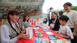 [포토]미소짓게 하는 세계문화 체험