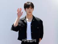 [포토]아스트로 산하, `한강대교 위 호텔` 스카이 스위트 한강브릿지 서울 왔어요!