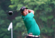 [포토] 김찬우 '파워샷으로 역전을 노린다'