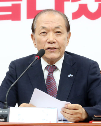 황우여, 전당대회 7월 중 개최 시사…