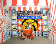 핸드폰 들고 쳇바퀴 도는 현대인의 자화상…짐 아비뇽의 풍자와 재치