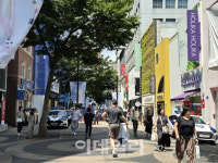 경찰차에 붙은 주차 딱지…도심 파출소는 `주차 전쟁 중`