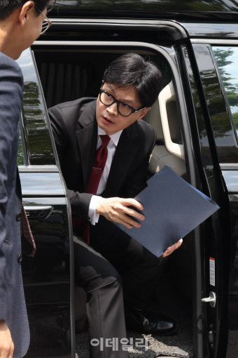 [포토]당대표 출마, '소통관 도착한 한동훈'
