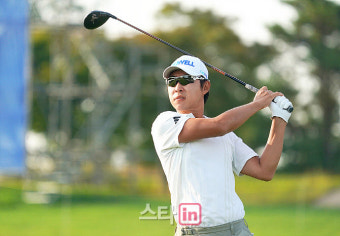 [포토] 최진호 '노련한 플레이로 우승에 도전한다'
