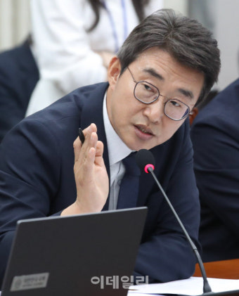 수산업협동조합중앙회 회장, 국회 국정감사에 출석하여 의원 질의에 성실히 응답