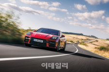 [이車어때]아빠들의 드림카, 스포츠 세단의 정수 포르쉐 파나메라