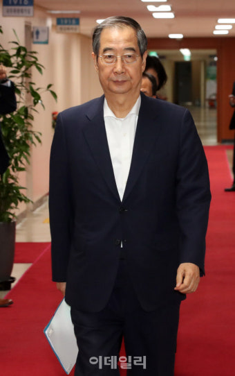 [포토]국무회의 향하는 한덕수 총리