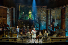 지옥 같은 현실 속 꽃피우는 사랑…돌아온 하데스타운의 계절