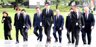 [포토]현충원 찾은 한동훈 당대표와 국민의힘 신임 지도부