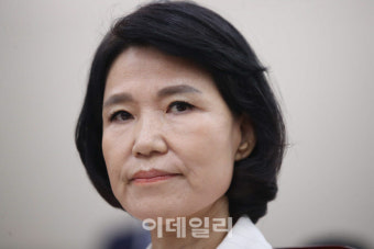 [포토]인사청문회, '질의 듣는 이진숙 후보자'