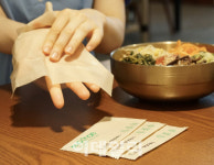 25억개 식당 물티슈.. 어차피 써야 한다면?[생활속산업이야기]