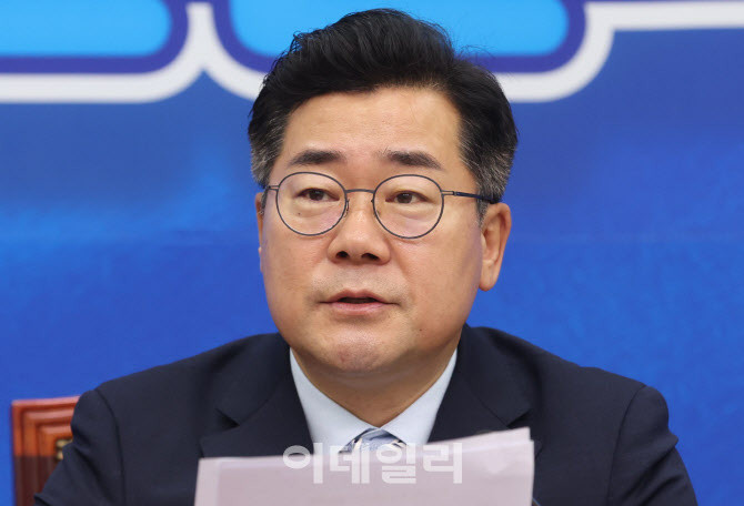 박찬대 원내대표, 대통령 비판과 해임 요구…헌법 부정행위에 대응할 것 반박