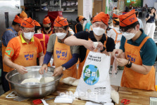[포토] 농협경제지주, 무료급식소 봉사활동
