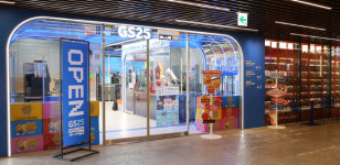 로봇이 솜사탕·라떼 만들고 K매운맛 도전하고…GS25 그라운드블루49