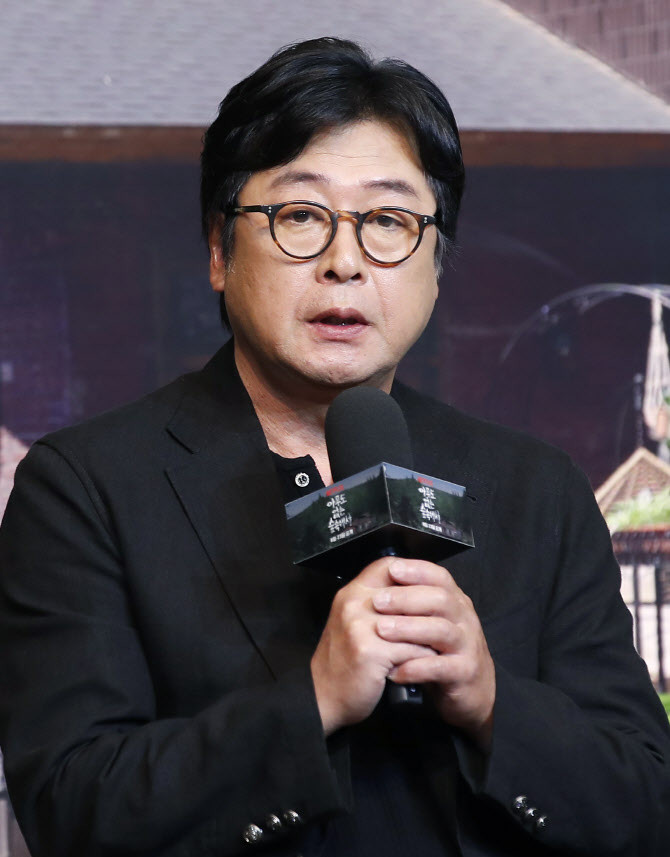 아무도 없는 숲속에서로 새로운 스릴! 윤계상과 고민시의 활약, 김윤석의 복귀에 시청자들 기대↑