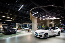 BMW 코오롱 모터스, ‘1호’ 강남 전시장 새단장